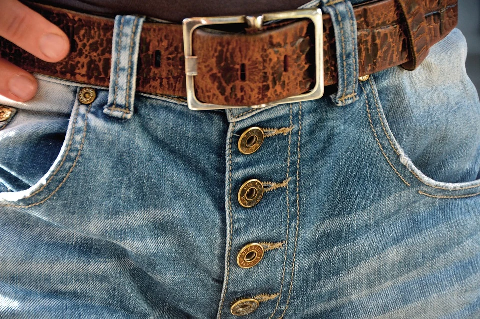 How to Style a Belt With a Jeans